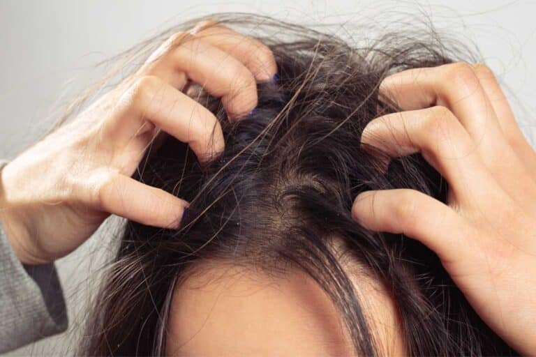 main droite qui gratte 1